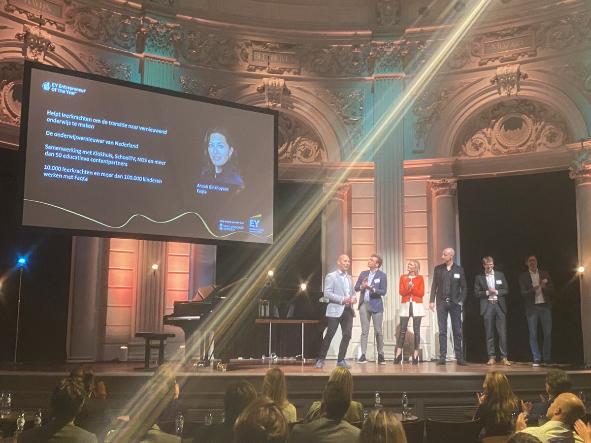 roosvanvugt's tweet photo. Mooie kick-off van Entrepreneur of the Year event. #EOYNL22 in het prachtige Concertgebouw #EOYNL https://t.co/dJGjylMyIr