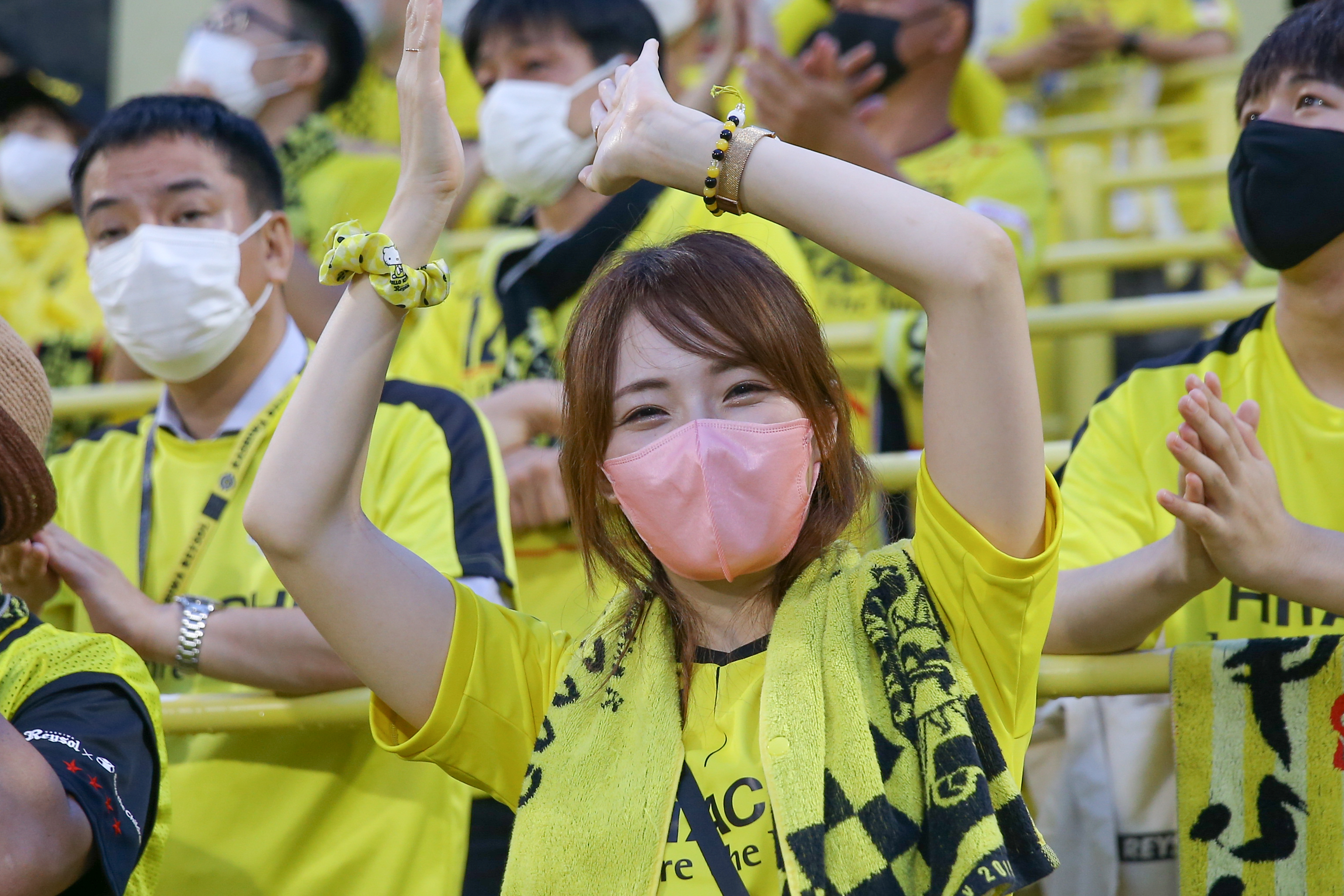 サッカーダイジェスト フォトギャラリー 今日こそ勝ち点３を 試合終了まで必死の拍手を送り続けた柏サポーター T Co Kt7ci4s4ym Jリーグ 柏レイソル サポーター T Co Ku5fztopaz Twitter
