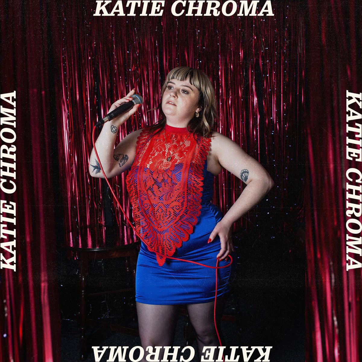 Katie Hall sydd wedi curadu Zine Rhif 6 Merched yn Gwneud Miwsig. 

Katie Hall yw prif leisydd y band <a href="/CHROMAbanduk/">CHROMA</a> - ac yn y zine, mae'n trafod ei senglau newydd gyda Elan Evans.

📸 Megan Winstone

📖 maesb.com/mygm/