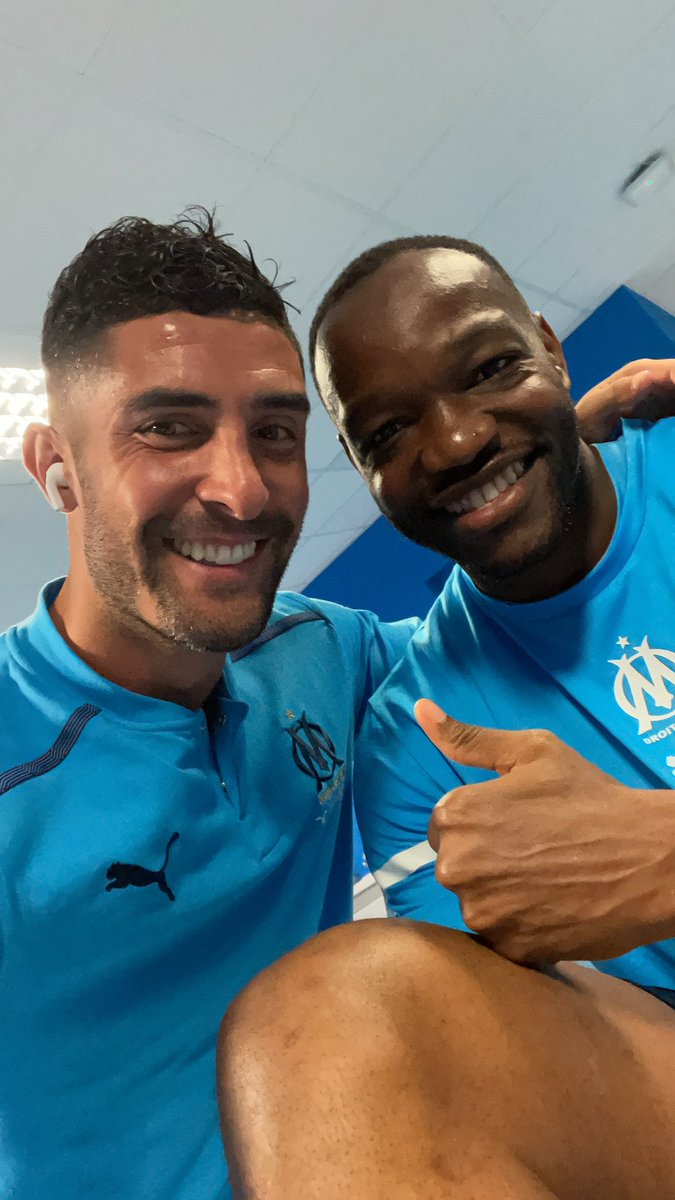 AlvaroGonzalez_'s tweet photo. MERCI FENOMENO, GRACIAS 💙 @SteveMandanda https://t.co/VFjgEHYwbV