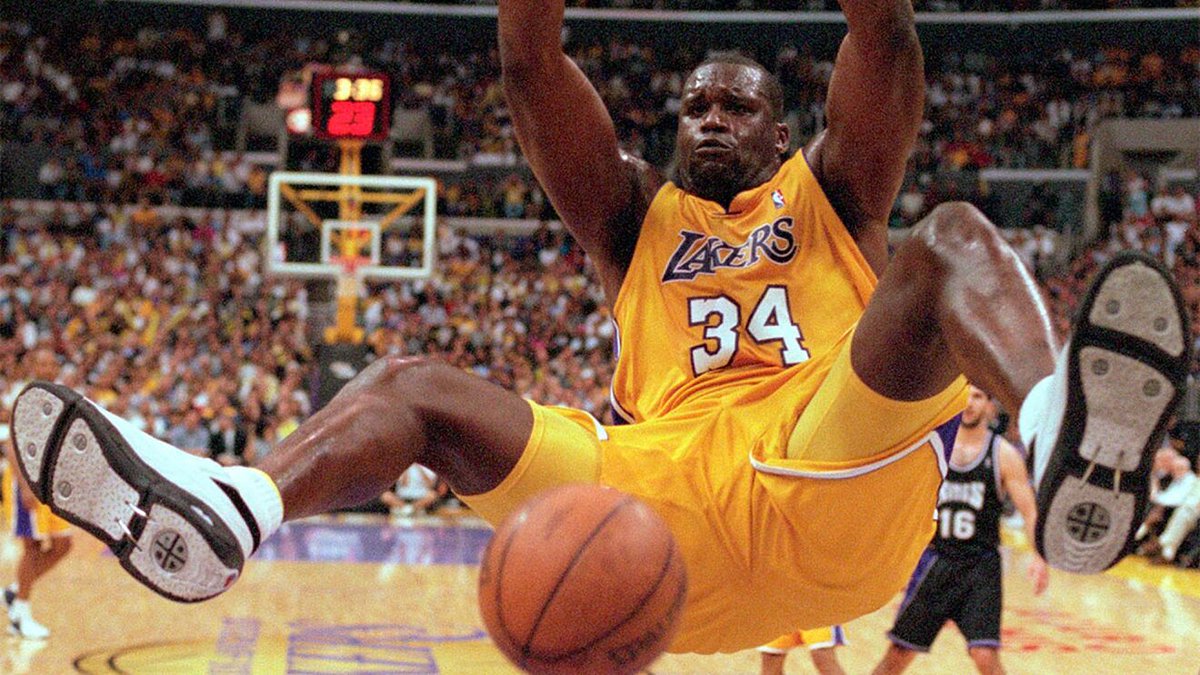 PasionBasketNBA's tweet photo. Shaquille O´Neal: "Recorrí zoológicos por todo el mundo y cada vez que llegaba a la parte de los gorilas pasaba lo mismo, se quedaban mirándome como diciendo: ´¿Por qué nosotros estamos encerrados y tú estás fuera?´. Se volvían locos con mi presencia" https://t.co/PCtqxWakA4