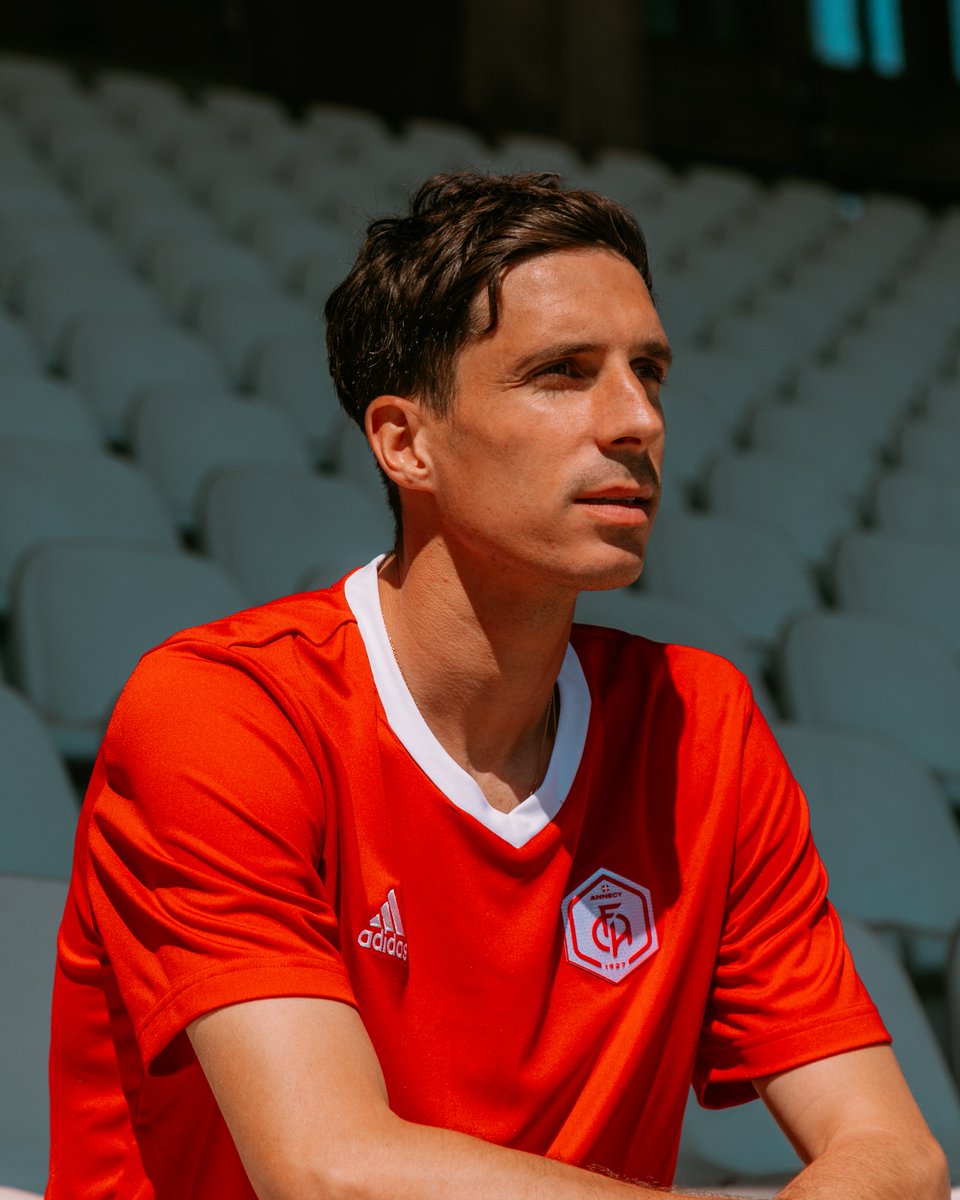 FCAnnecy's tweet photo. #Mercato | 🎙️ 𝗩���𝗻𝗰𝗲𝗻𝘁 𝗣𝗮𝗷𝗼𝘁 : « C’est un projet collectif, un projet humain. »

Tout juste arrivé en Haute-Savoie, Vincent Pajot se livre en toute humilité sur les raisons de sa venue et sur sa vision de l'avenir !

🔎 https://t.co/Q1UWgHYI5q 

#GoReds https://t.co/xbBN8bxbcu