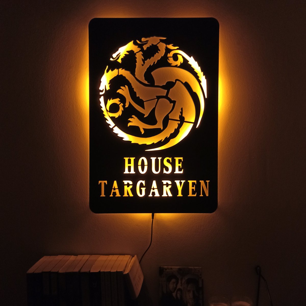 “Aegon Targaryen kuralları değiştirdi. Bu yüzden ölümünden üç yüz yıl sonra bile her çocuk hala onun adını ezbere biliyor.”

 #HouseoftheDragon  #GameOfThrones