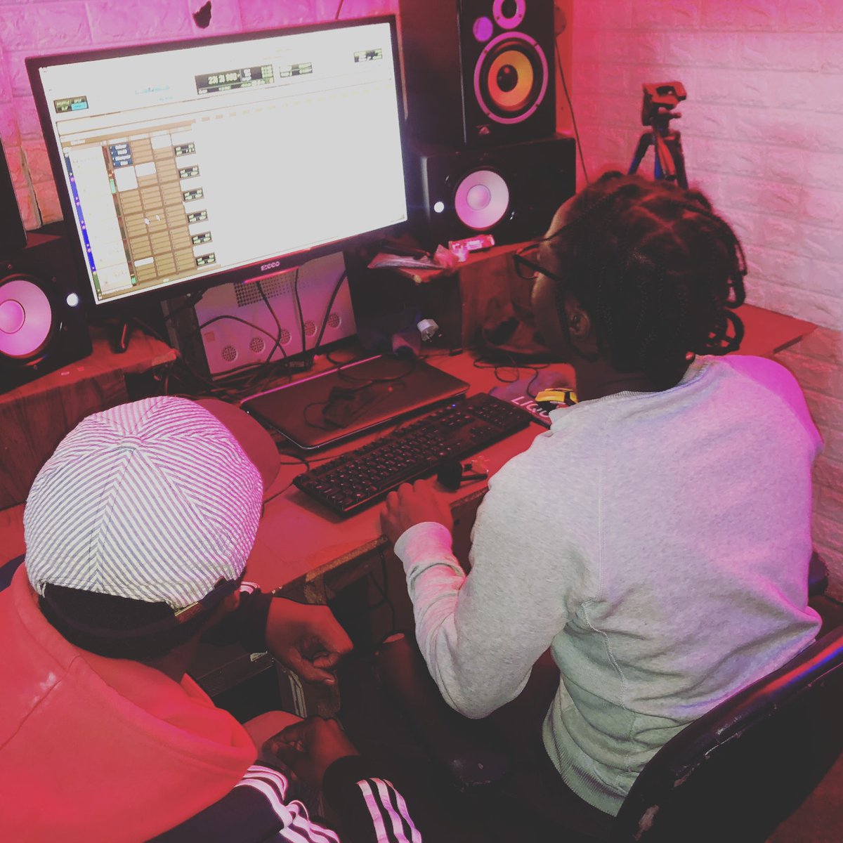 liberaxebeats's tweet photo. Something Is Brewing🔥🔥 Keep streaming my body of work TRIBE
https://t.co/DCRHe5cHrA
#Liberaxe
#newmusic2022
#itshappening
#work https://t.co/IR7AF6Vyet