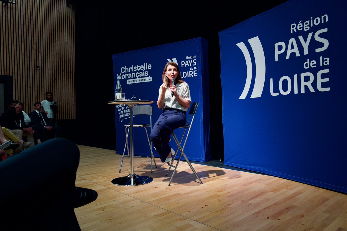 C_MORANCAIS's tweet photo. 🙏Merci à tous les habitants présents ce soir au #Croisic. Quel plaisir de vous rencontrer, de vous écouter, de répondre à toutes vos questions, de créer un lien de confiance et un moment de convivialité. #RencontresMorancais https://t.co/8u5tLpDPyI