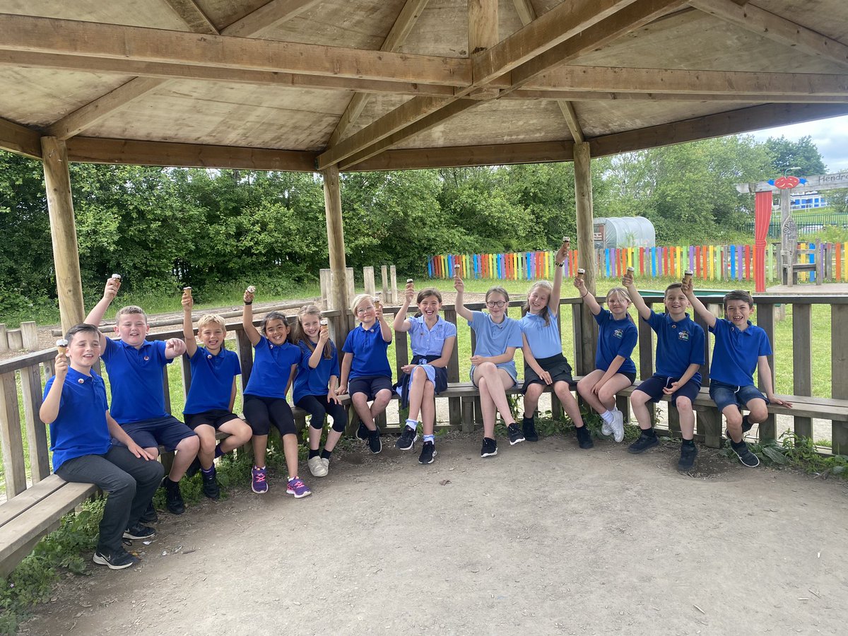 HendreJuniors's tweet photo. Today we are celebrating being awarded our Cymraeg Campus Arian Award🥈Our Criw Cymraeg we’re incredible and demonstrated how they are leaders of the language. They shared their role in journey with such confidence and pride. We are so proud of this achievement!🌟🏴󠁧󠁢󠁷󠁬󠁳󠁿@EAS_Cymraeg https://t.co/rOfTlu5Xlc