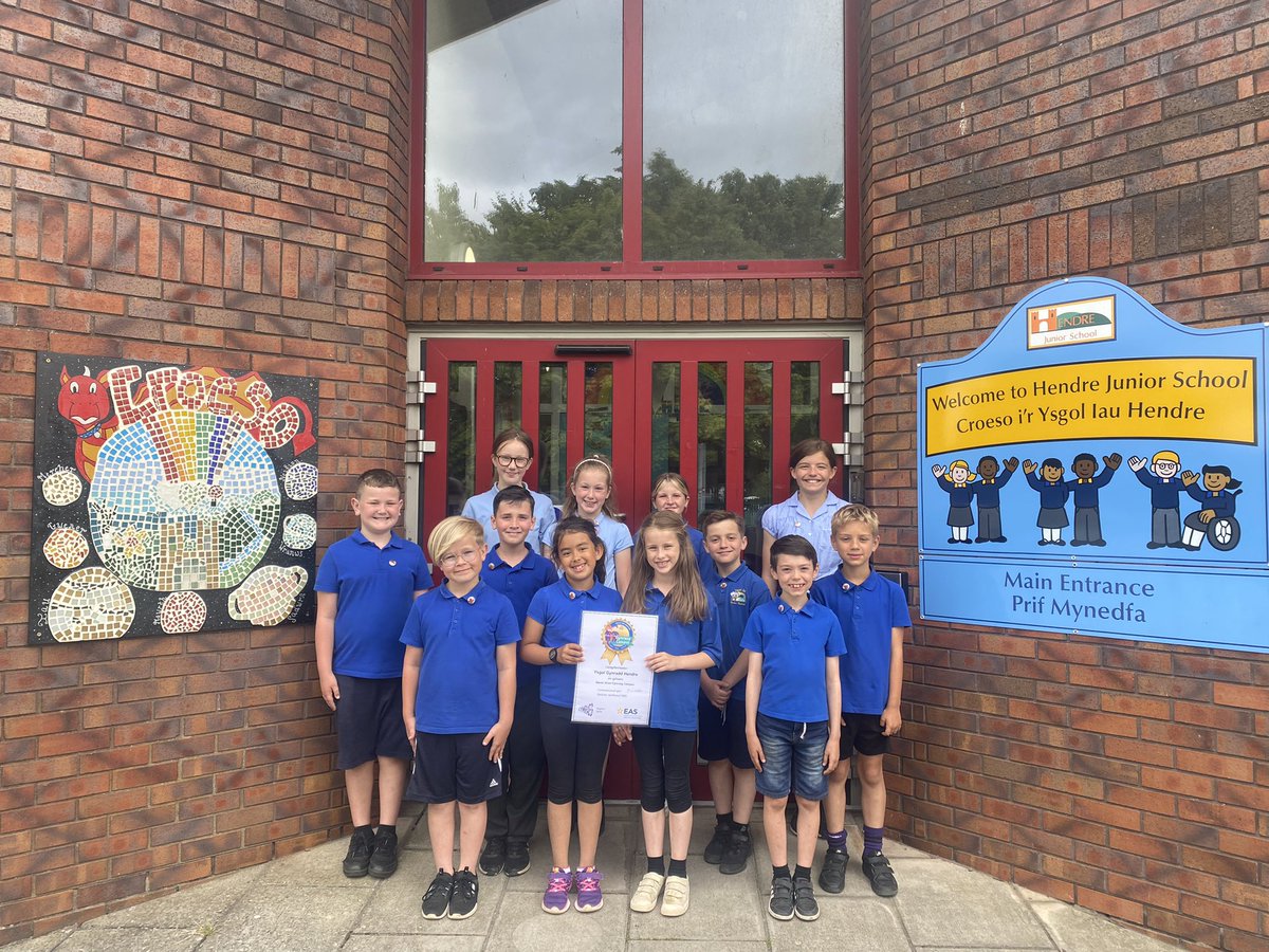 HendreJuniors's tweet photo. Today we are celebrating being awarded our Cymraeg Campus Arian Award🥈Our Criw Cymraeg we’re incredible and demonstrated how they are leaders of the language. They shared their role in journey with such confidence and pride. We are so proud of this achievement!🌟🏴󠁧󠁢󠁷󠁬󠁳󠁿@EAS_Cymraeg https://t.co/rOfTlu5Xlc