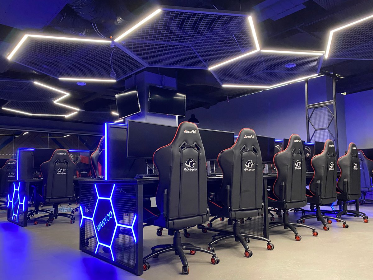 SideQuest_Hub's tweet photo. press F to pay respects to our Canary Wharf store https://t.co/YrKNSw0x7a