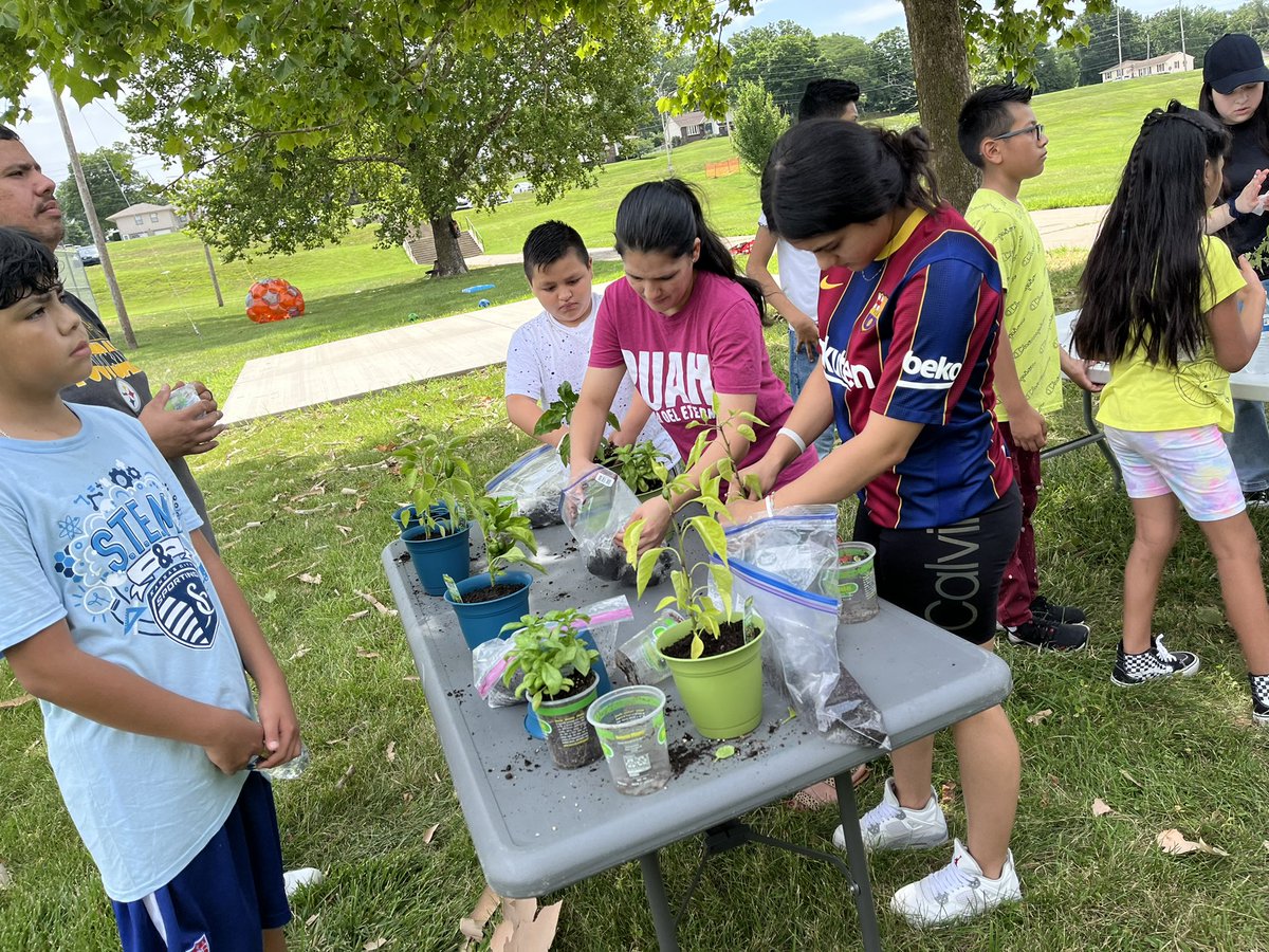 kckps_esl's tweet photo. Extending summer experiences for our families who receive Title 1, Part C services. The advocates collaborated with K-State to provide a gardening opportunity! #kckpsredefined @ms_jrodriguez @LisaGWalk @DougBoline https://t.co/RortPH511F