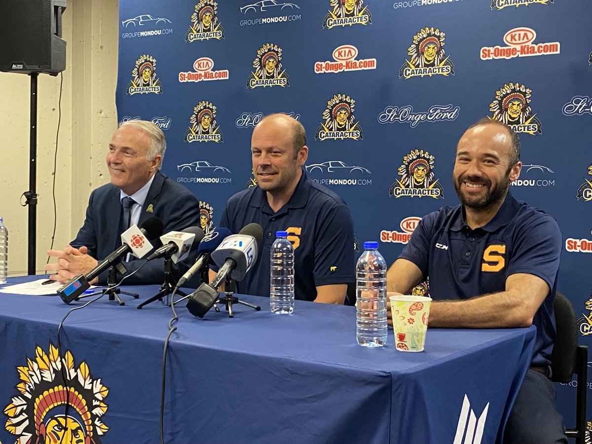 claudeboucher6's tweet photo. Les sourires étaient nombreux, lors du bilan de fin de saison des @Cataractes_Shaw @LHJMQ #fm1069

https://t.co/gMMWCwlEW1 https://t.co/8WFNQwMLNl