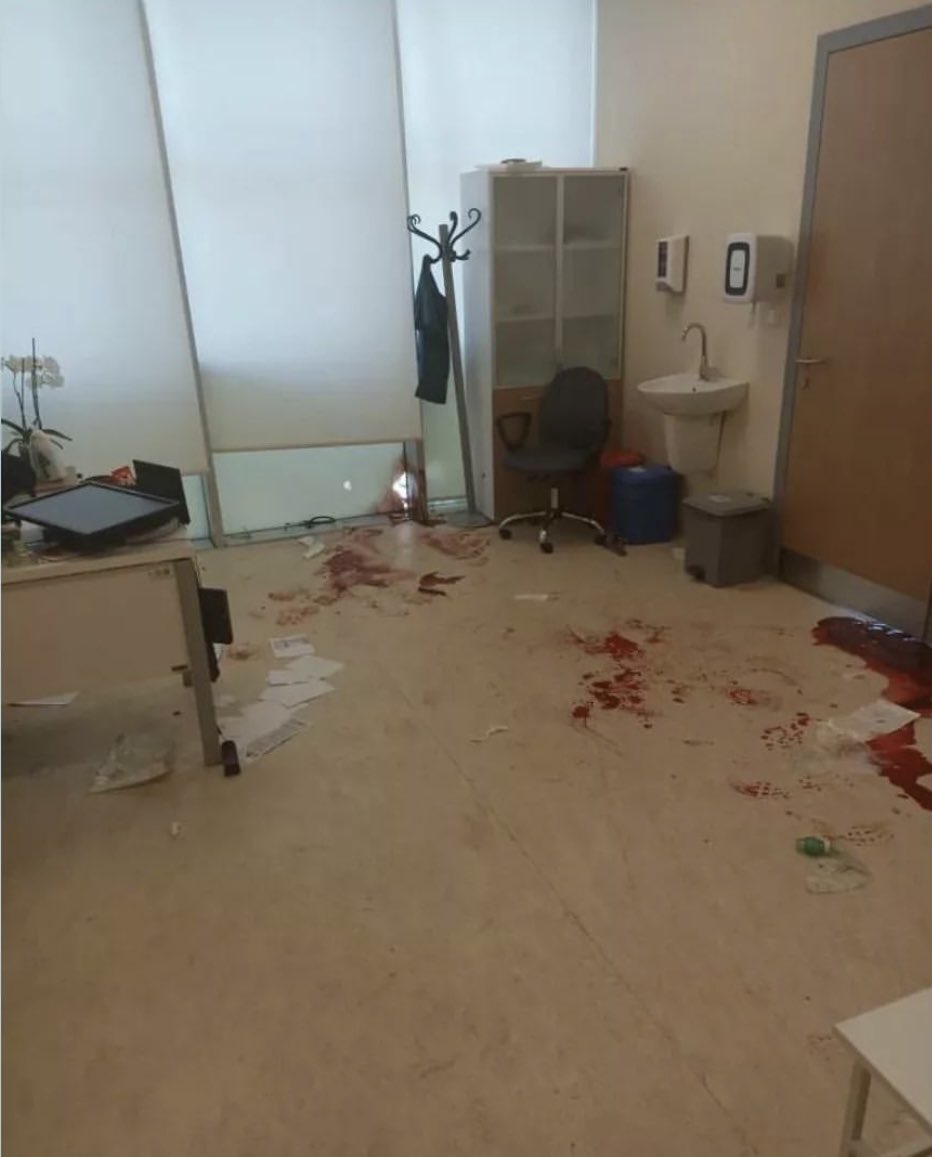 Şimdi sadece bir açıklama yaparak başımız sağolsun diyerek geçmiyor. Yaptığınız tek şey başımız sağolsun. Bunca emeğe rağmen bu kadar değersiz olmayı haketmiyoruz 👌 Bunları hiç bir zaman unutmayacağız elbet bir gün hatırlatacağız hatırlatacaklar 👍<a href="/drfahrettinkoca/">Dr. Fahrettin Koca</a>