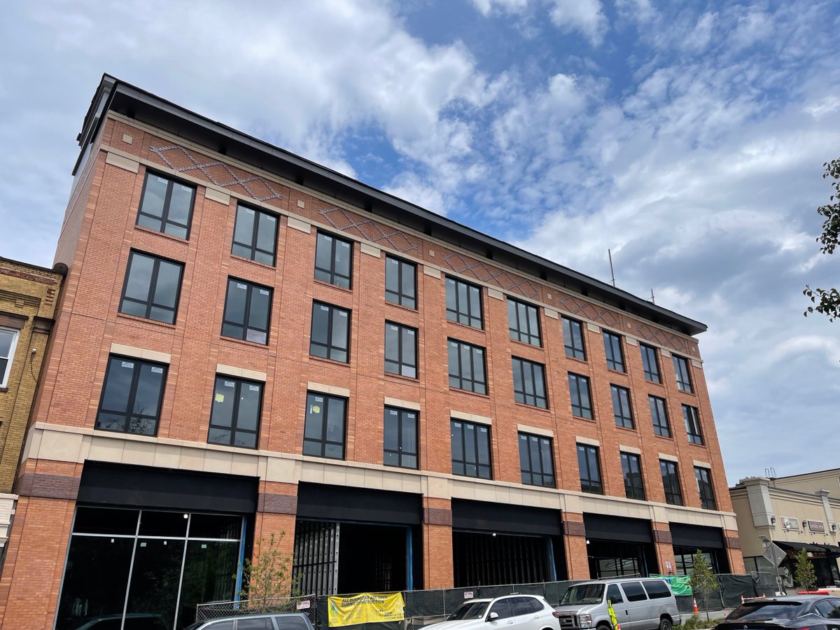 Topology_is's tweet photo. The #VoseAndTaylor #development in @southorangenj is getting closer to the finish line every day! π
The project is a new five-story #mixeduse building will bring 111 new residential units into the Village's downtown with close access to the train station. https://t.co/NbLTixY05T