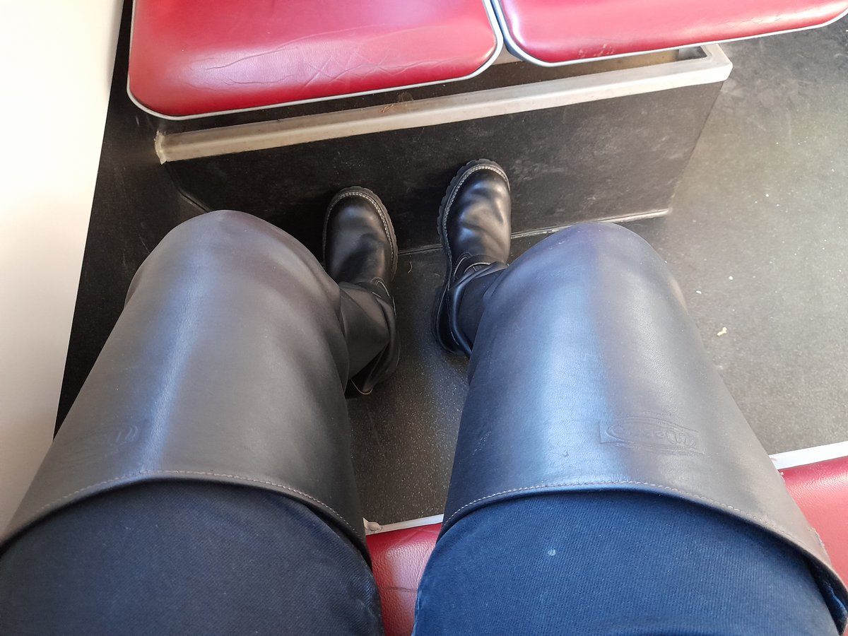 randombootman's tweet photo. Wesco Wednesday (in public)

#wescoboots #wescobigboss https://t.co/EfRI37CkBV