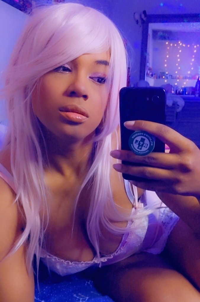 SayuriPastel's tweet photo. It's so damn hot outside 🥵 
#heatwave #kawaii #pinkaesthetic #makeup #notgoingoutside https://t.co/fBXwytoXdt