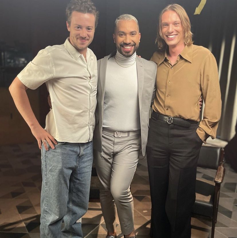 EU TO TAO FELIZ VENDO ELES FELIZES AQUI NO BR