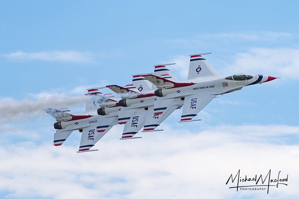 macleodpix's tweet photo. Precision. @CanonUSApro @CanonUSA @Photoshop @fstoppers #airshow #airshow2022 https://t.co/WDwfRDwC6l