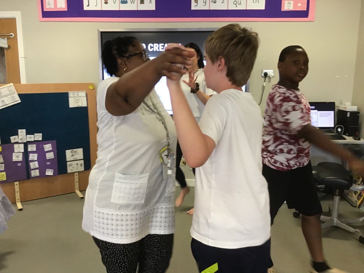 WillowDeneSch's tweet photo. Bunting class had a lovely afternoon developing our #dance skills for our @artsmarkaward #daytocreate we #heldourposes and created our own #choreography to @brunomars #uptownfunk https://t.co/jZLf8LXvtb