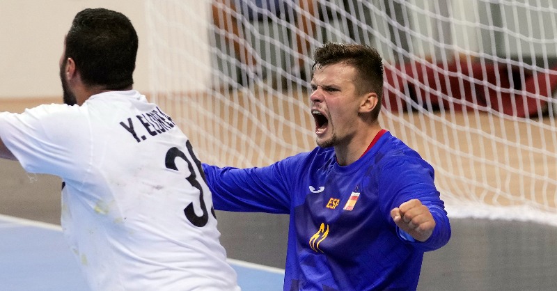 RFEBalonmano's tweet photo. 🥇 Los #Hispanos completan la dupla de oros en los Juegos Mediterráneos

🔥 @IanBlay_28 y @SergeyHF_25 lideran una espectacular remontada ante Egipto (27:28) para sumar la segunda medalla española en Argelia

📝👇 Crónica de la final masculina #Oran2022