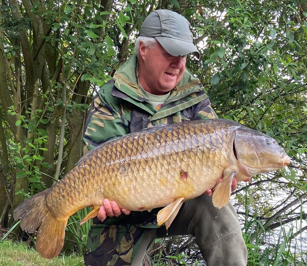 PittCharles's tweet photo. The best of the five #commoncarp #commoncarpfishing of the day at 27lb 08oz at 100 yards @dnabaits snowman switch boilie with a PB pop up over a bed of @monsterparticles hemp and maze. #carpy #carpyshots #carpfishinguk #carpfishing #fishinglife @taylorsleadlounge https://t.co/FBCqBBmSXb