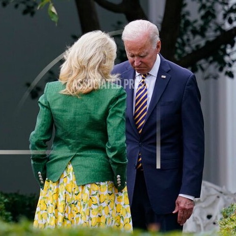 realDailyWire's tweet photo. Jill: "You forgot your notecards, didn't you?" https://t.co/pFT7lYxjBH