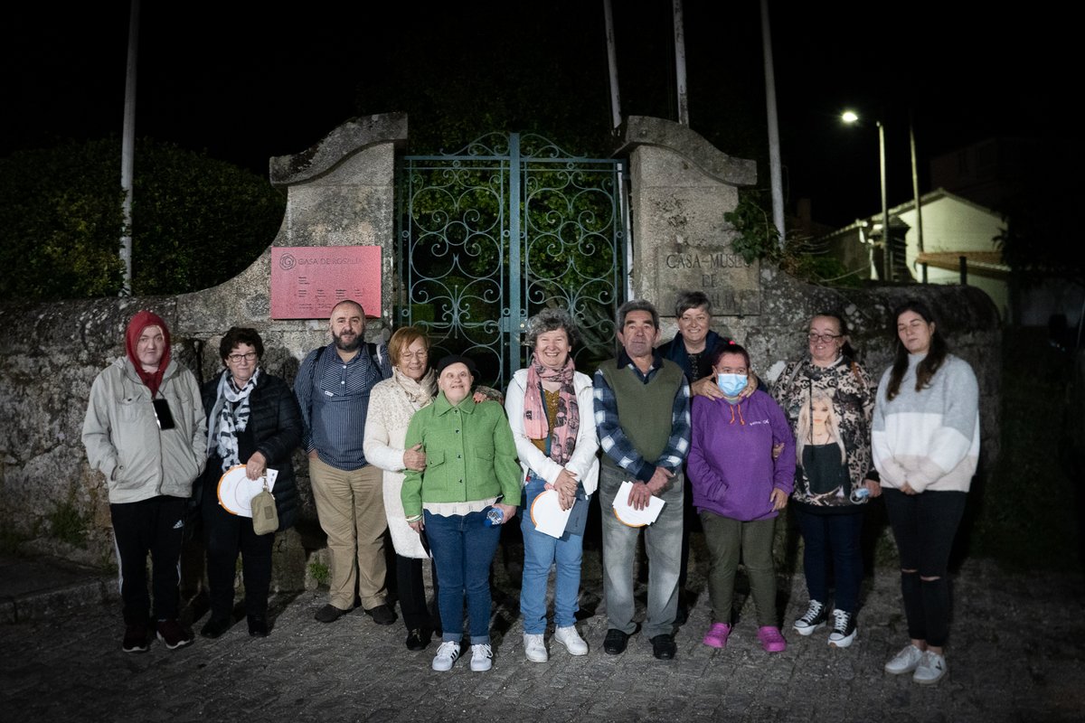 efervesciencia's tweet photo. As 21:05 a nosa Noite Efervescente desde a @CasadeRosalia con @mlsandez @pawley @AsociacionAMIPA @CesarGoldi @sandra_bherrera @aaecastro AndainaProSaúdeMental, Juanjo Fernández, Cris Collazo https://t.co/3XuFqgR50H