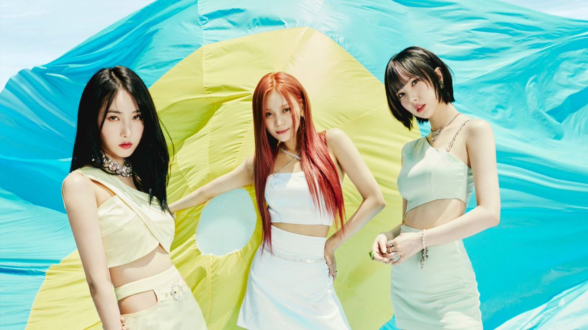YoMelodyApp's tweet photo. The Summery Sounds Of VIVIZ, K-pop’s Resilient Trio https://t.co/M79GtkXQ1t https://t.co/OzXOM678LJ