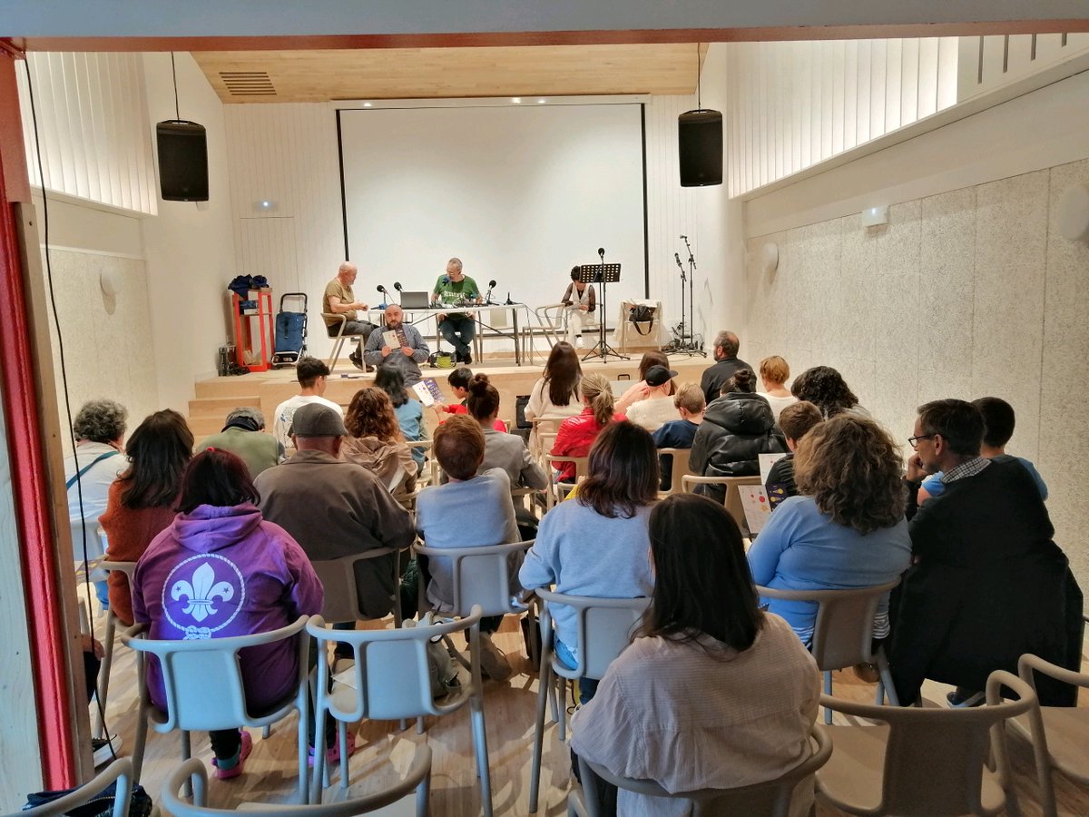 As 21:05 a nosa Noite Efervescente desde a <a href="/CasadeRosalia/">Casa de Rosalía</a> con <a href="/mlsandez/">María López Sández</a> <a href="/pawley/">pauli🧚🏻‍♀️</a> <a href="/AsociacionAMIPA/">AMIPA</a> <a href="/CesarGoldi/">César Goldi</a> @sandra_bherrera <a href="/aaecastro/">Asociación Astronómica y Educativa de Canarias</a> AndainaProSaúdeMental, Juanjo Fernández, Cris Collazo