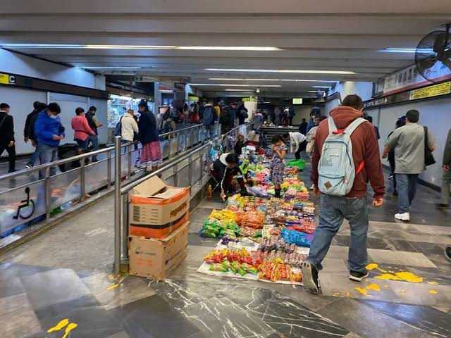 SoyIsakyn's tweet photo. @FernandoSotoHay @MetroCDMX @Claudiashein @vampipe Sin olvidar, por supuesto, los tianguis turísticos #VisitMetro https://t.co/YLBMIeaTAh
