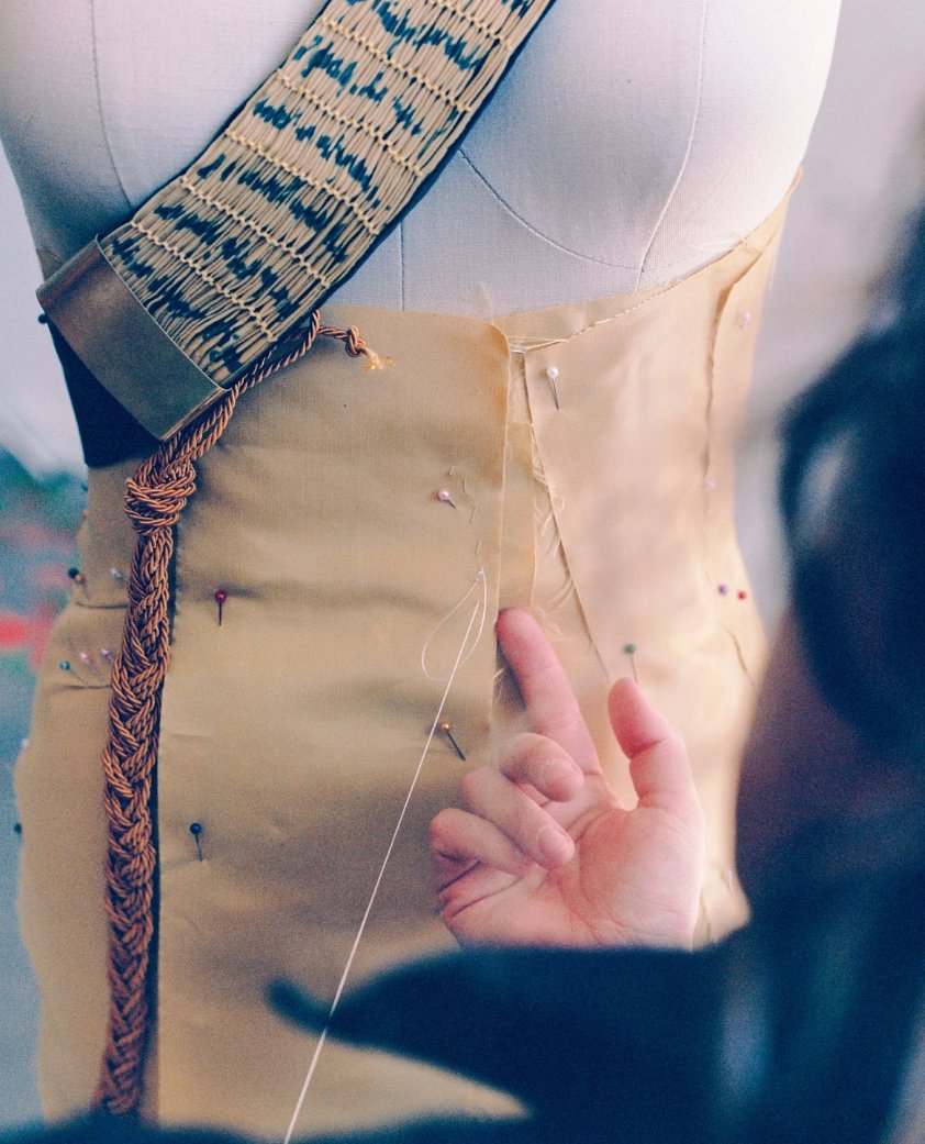 MissLou_art's tweet photo. "I feel like a warrior." Words spoken by multiple women in this project during fittings, as they looked at themselves in the Kevlar garment for the first time.
#kindredqueens #12women #bulletproof #wearableart #kevlar #ifeelboldwhen #girlsincdc https://t.co/eUpr7BfrHG