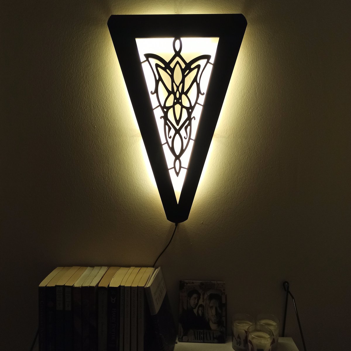 "Ona Undómiel derlerdi, çünkü halkının Akşamyıldızı idi."

#LOTRonPrime #TheRingsOfPower #LOTR