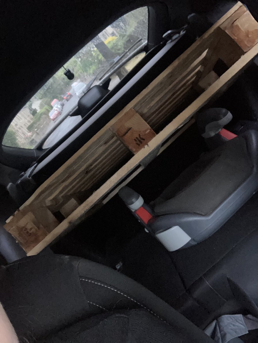 LauraGreenhalg6's tweet image. Any other teachers got pallets in the back of their car? 🤣 #readingarea #edutwitter