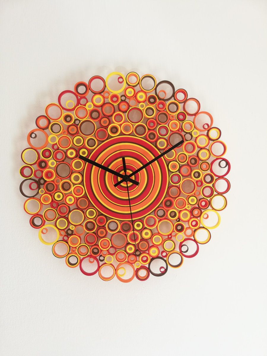 gira_mi's tweet photo. "Questo #orologio da parete in carta  richiama il caldo dell'#estate ma anche i colori dell'autunno." 
#migiralacesta #handmade
 https://t.co/dwmoOhzulC https://t.co/7T5FQfBjn3