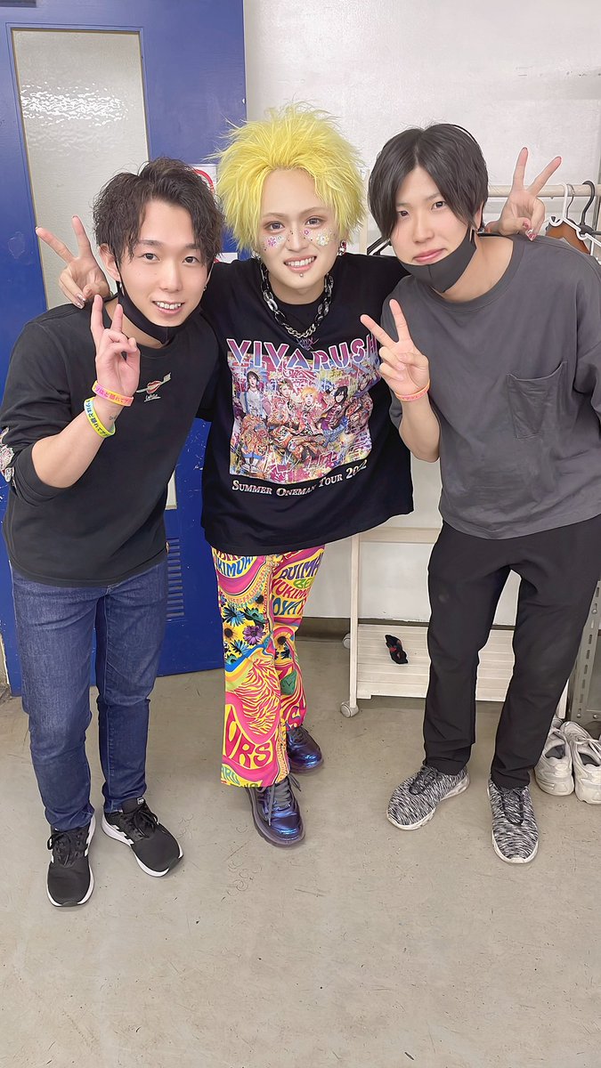 vr_ruimaru's tweet photo. てか今日名古屋でねマジ鬼ひさぶりに、KAVKAのイトちゃん＆星羅くんと美影くん(は帰った🤪)に会えて爆沸きした😍🔥冬也の元メン=るいまるのマブ🥳🫶LIVE来てくれてありがとう😭グッズも爆買いしてくれたみたいじゃん😭マジありがとな🙏今度はみんなでご飯いこうねぇええあ💪�� https://t.co/KfXiFbUXJX