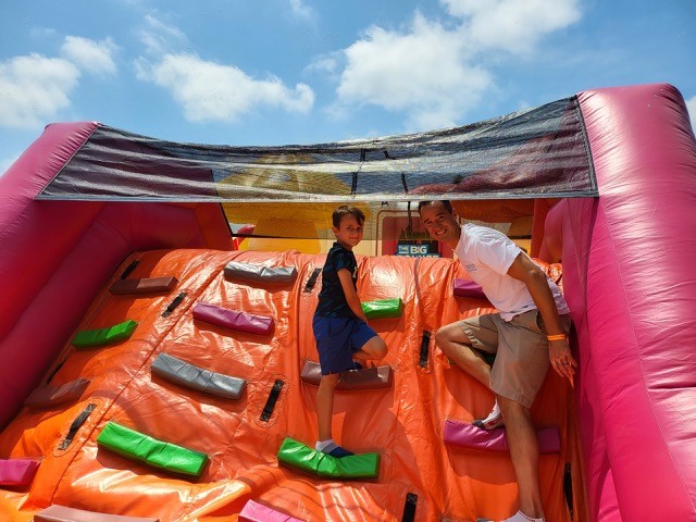 Weather_INS's tweet photo. Thank you, @thebigbounceusa, for an amazing event in #KansasCity this past weekend! We had a blast and look forward to next time!
#bouncingoffthewalls #summer https://t.co/FaJhpsOgVa