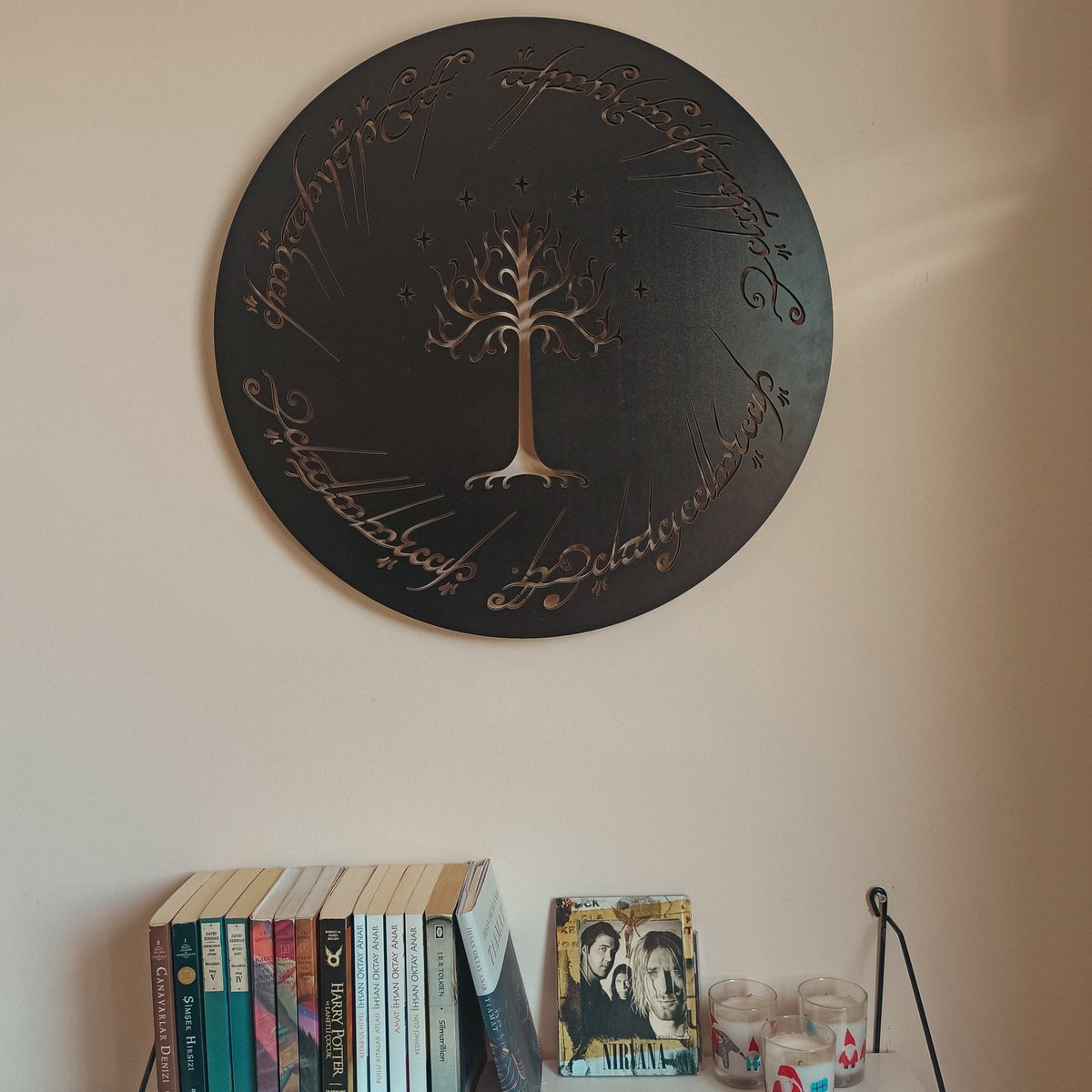 foreviatolye's tweet photo. "Bir gün yolumuz bizi oraya götürecek ve kule nöbetçisi şöyle seslenecek; Gondor’un efendileri döndü!"

#LOTRonPrime #TheRingsOfPower #LOTR https://t.co/LBGMC5BXxD