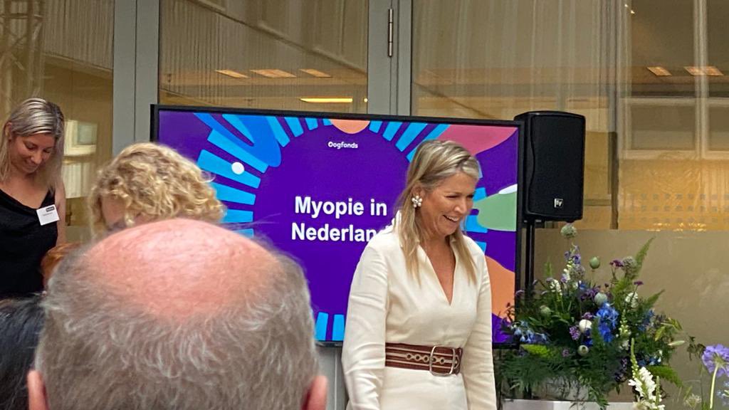 VasanthiIyer's tweet photo. Het was voor mij een waar genoegen Hare Majesteit @MaximaKoningin_ er is nog veel te doen voor ons bij de jeugdgezondheidszorg om myopie als epidemie te verminderen/voorkomen. Dank voor het gesprek! #ZichtopBuiten #20-20-2 https://t.co/bmukD6twSU