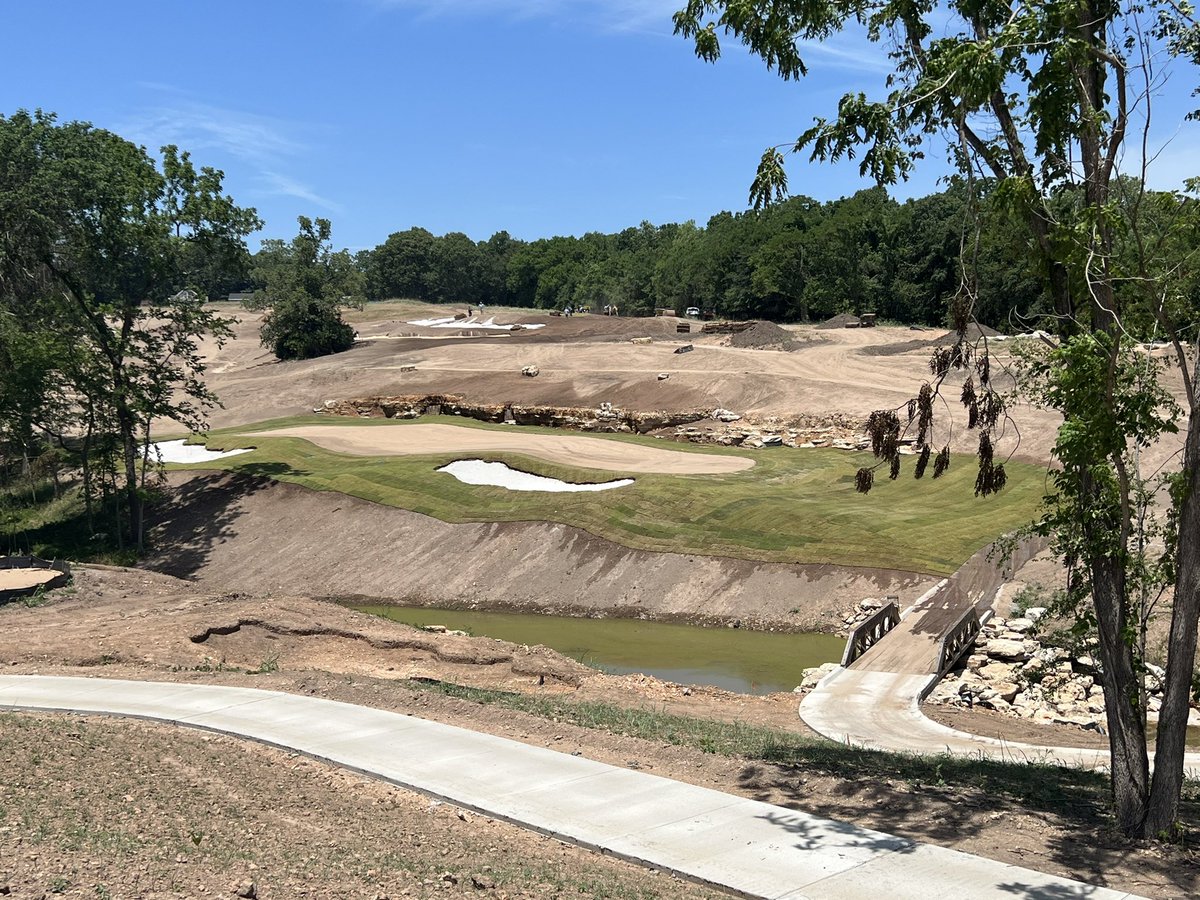 First green surround sodded at the Battlefield <a href="/ShangriLaOKGolf/">Shangri-La Resort</a>. Hole #12 <a href="/Tahoma31Bermuda/">Tahoma 31</a> <a href="/Zach_Roach78/">Zach Roach</a>