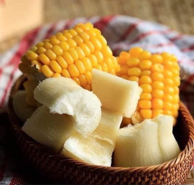 EmekaAmakeze's tweet photo. Please, is this balanced diet supposed to be lunch or dinner? https://t.co/5CQQOpMmjC