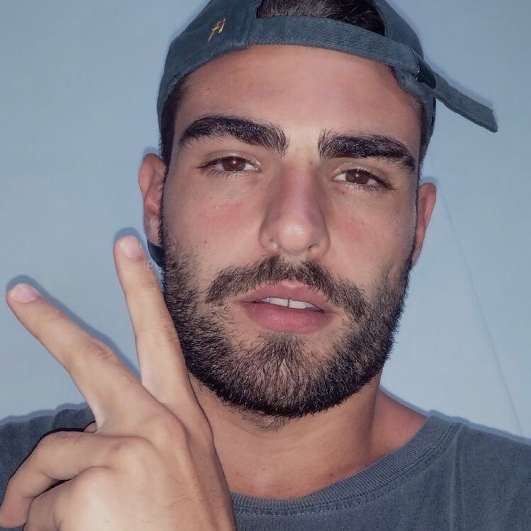 photogph's tweet photo. Sou apaixonada pela carinha dele, sabe… 💙

#ElePH https://t.co/M67dcgvy96