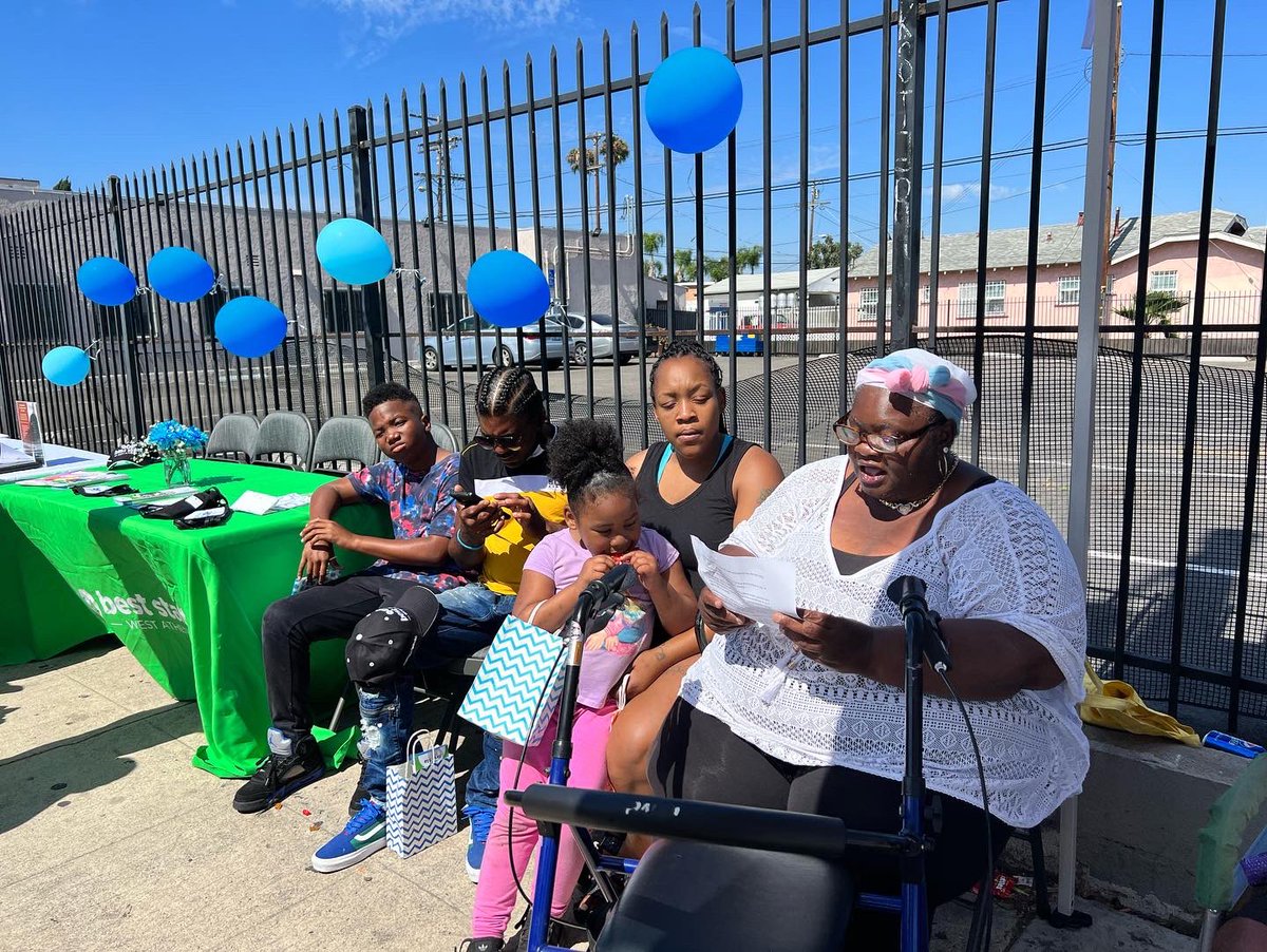 LosAngelesWalks's tweet photo. Another #RainbowHalo goes up for LA #crashvictim, 28 yo Brian Hull, killed by hit-and-run on 89th x Broadway. Neighbors & pedestrians still face #safestreet issues: illegal dumping on sidewalks, lack of trash bins 4 buildings, gun/gang violence - all blocks from a school. https://t.co/gZSxKnGlo9