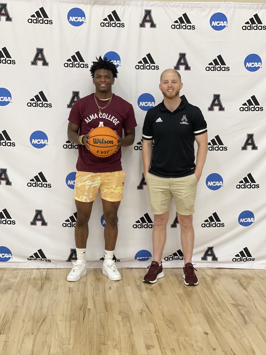deonteroberts02's tweet photo. After a great visit I’m blessed to say I have received a offer from Alma College @MikeFitz_03 @AlmaScotsMBB @wavohoops @BankHoops https://t.co/fPTqlCRt2k
