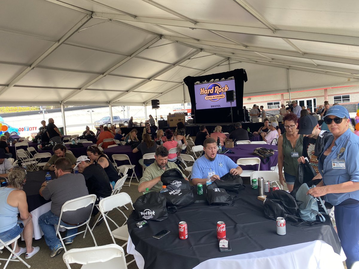 It’s opening week for Hard Rock Casino in Bristol!! Employees today are enjoying BBQ and entertainment at Bristol Motor Speedway @WJHL11 @ABCTriCities https://t.co/0XyPuCpsa7