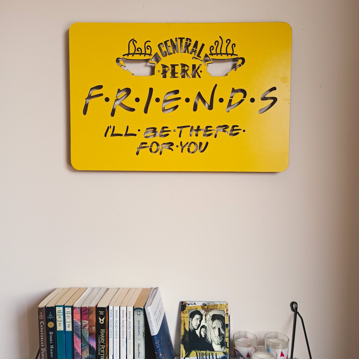 foreviatolye's tweet photo. “Rahat bir sandalyede oturup, Friends izlemek ve mantıklı bir saatte uykuya gitmek istiyorum.”

#Friends #FriendsReunion https://t.co/ZlJTLgDB5L