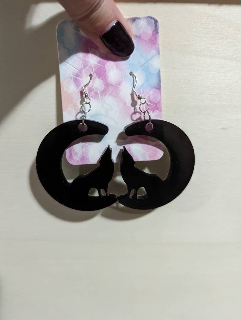 Excited to share the latest addition to my #etsy shop: Howling wolf earrings / epoxy resin earrings / moon and wolf earrings / gothic earrings / witchy earrings etsy.me/3ReJY4b #customeearrings #homemadejewelry #halloweenearrings #homemadeearrings #accessories