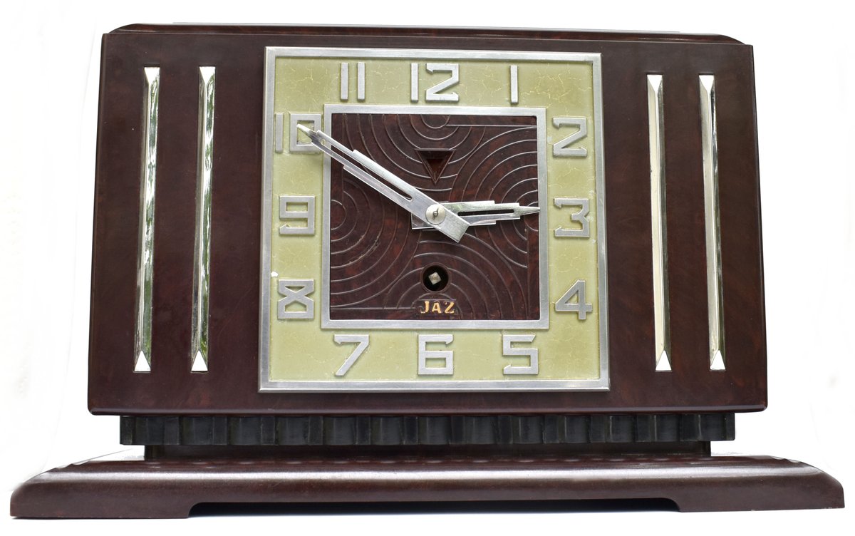 Art Deco bakelite clock by Jaz c1930, a French clock maker. These large mantle clocks are difficult to find nowadays, this one is in perfect condition and recently serviced. #artdeco #horology #clocks #time #antiques #1930s #bakelite #artdecoworld