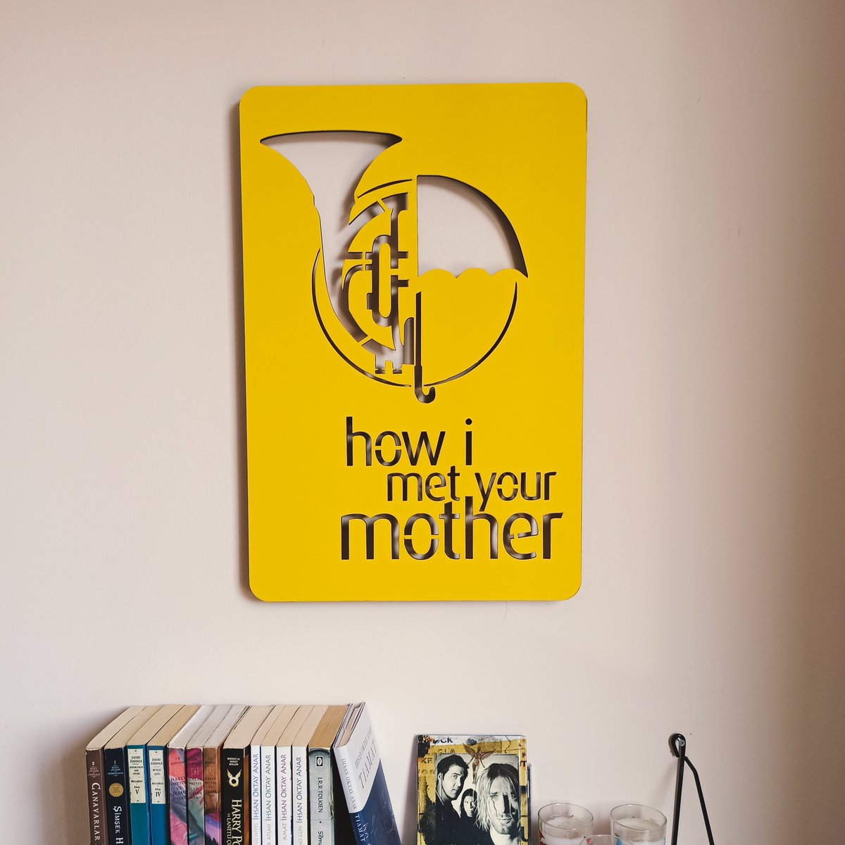 foreviatolye's tweet photo. “Dışarıda bir yerlerde, herkes için bir sarı şemsiye var. Sabırlı olmalısınız.”

#HIMYM #HowIMetYourFather https://t.co/3dcuAVpULC
