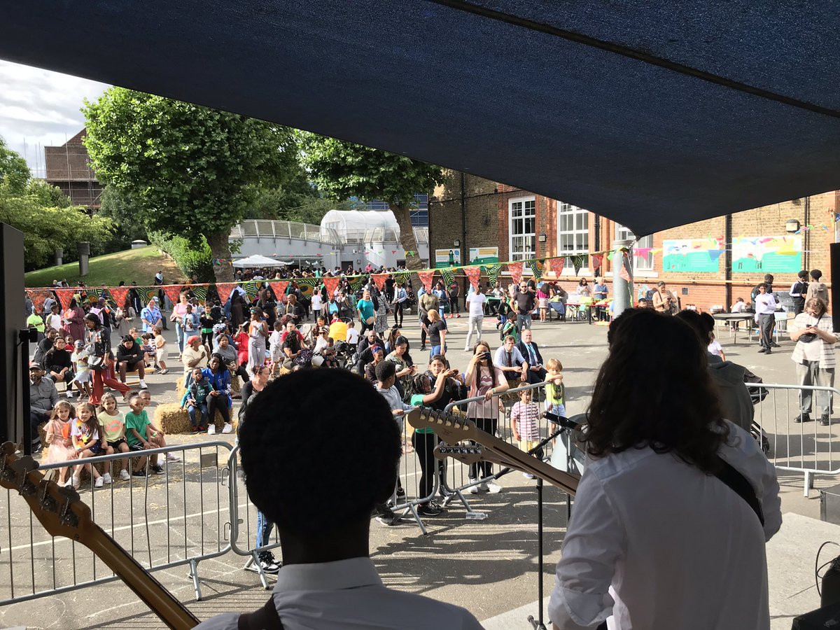 surreysqMUSIC's tweet photo. Another awesome #SSQFestival @SurreySqSchool today. A few surprises (😯!!!) plus amazing performances from our friends at @SouthBankUA , our own drummers, pianists and guitarists, not forgetting the wonderful singers. Thanks to EVERYONE who came and took part! Send us your pics! https://t.co/4LmoGPKr1b