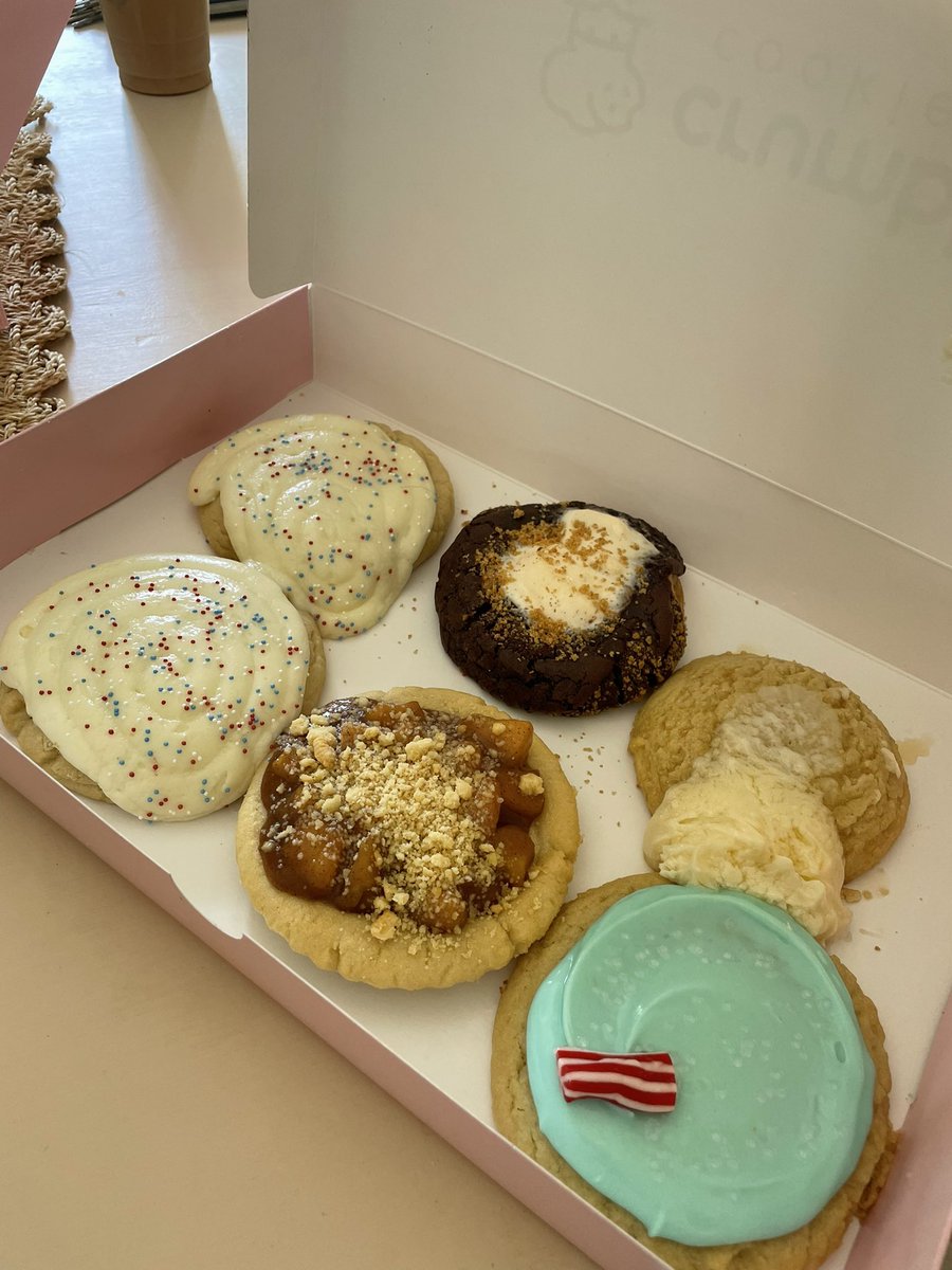 cass_077's tweet photo. @CrumblCookies Happy birthday to me idk where to start first 😂😂🤤 https://t.co/mYyYpkBM1T