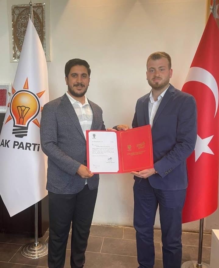 AK Parti Genel Merkez Gençlik Kolları Başkanlığımız tarafından yapılan istişareler sonucunda #Kayapınar İlçe  Gençlik Kolları Başkanlığına atanan  @SleymanYrekli10'u  tebrik eder ve başarılar dilerim.
