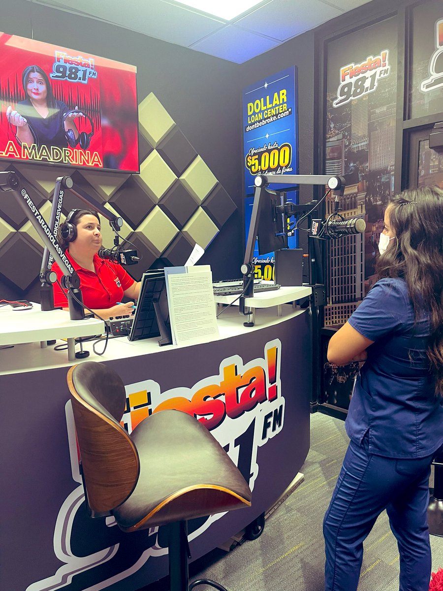 erickaaviles's tweet photo. 🎙Happening now: Comunidad, Salud y más! With team @SNHDinfo @TuSNHD @FiestaRadioLV .
Grateful for our bilingual nurses like Alondra who continue to help get our community get vaccinated! #CovidIsNotOver #micomunidad #SNHD #60healthyyears https://t.co/mb9fJ951XB